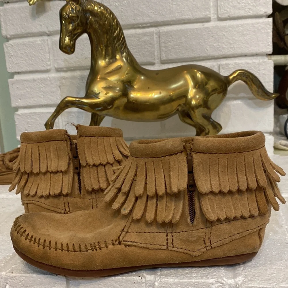 Minnetonka ankle moccasins shoes
